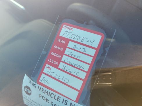 Used 2023 Jeep Compass Altitude AWD/4WD image 10