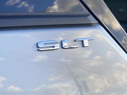 Used 2024 GMC Terrain SLT image 30