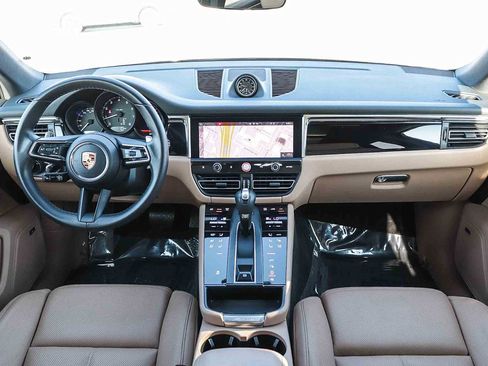 Used 2024 Porsche Macan image 16