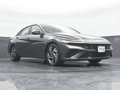 Used 2025 Hyundai Elantra Sport FWD image 33