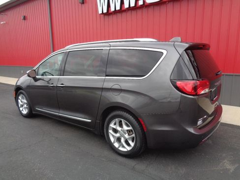 Used 2019 Chrysler Pacifica Limited image 7