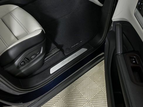 Certified 2025 Porsche Cayenne image 25