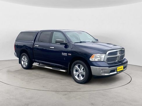 Used 2017 RAM 1500 Classic SLT w/ SLT Plus D←cor Group AWD/4WD image 3