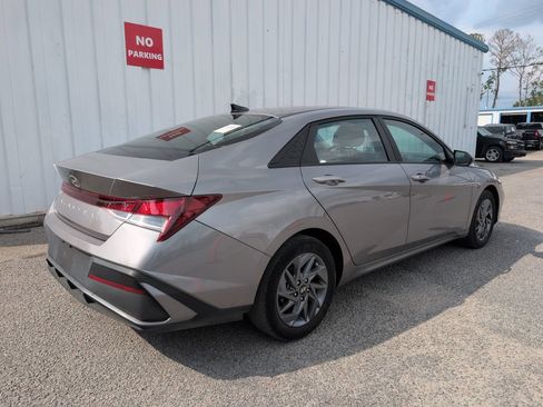 Used 2024 Hyundai Elantra SEL FWD image 8