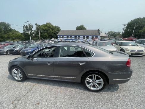 Used 2012 Volkswagen Passat 3.6 SEL Premium FWD image 9