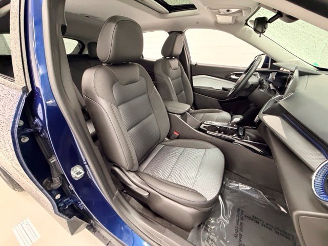 Certified 2024 Chevrolet Trax LT w/ Sunroof Package FWD image 25