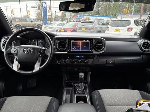 Used 2022 Toyota Tacoma TRD Off-Road w/ Technology Package image 15