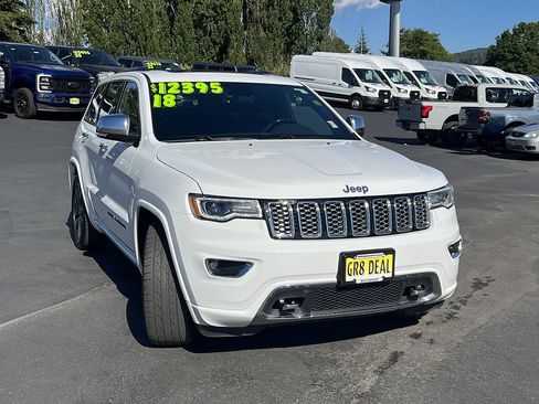 Used 2018 Jeep Grand Cherokee Overland AWD/4WD image 4