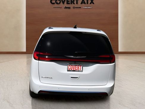 New 2026 Chrysler Pacifica Select FWD image 4
