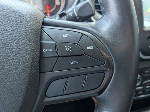 Used 2019 Jeep Cherokee Trailhawk w/ Cold Weather Group AWD/4WD image 23