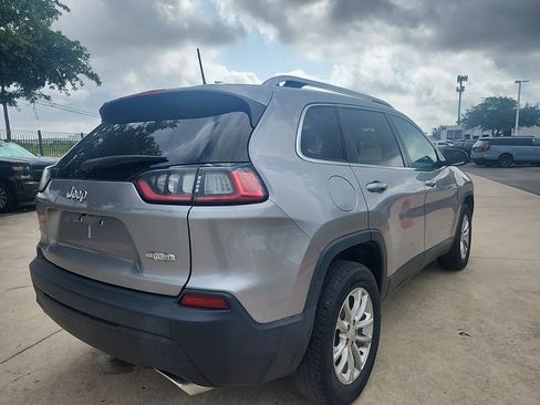 Used 2019 Jeep Cherokee Latitude w/ Popular Appearance Group AWD/4WD image 3