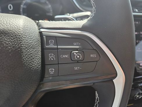 Used 2025 Jeep Grand Cherokee Altitude RWD image 22