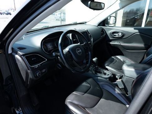 Used 2020 Jeep Cherokee Trailhawk w/ Cold Weather Group image 17