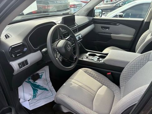 Used 2023 Honda Pilot LX image 5