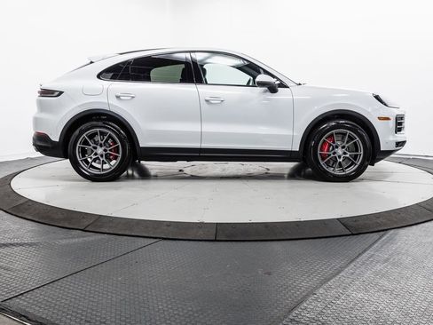 Used 2024 Porsche Cayenne S AWD/4WD image 33