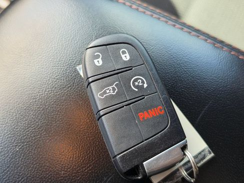 Used 2016 Jeep Grand Cherokee Laredo 75th Anniversary AWD/4WD image 31