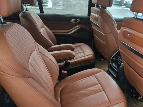 Certified 2024 BMW X7 xDrive40i w/ M Sport Package image 26