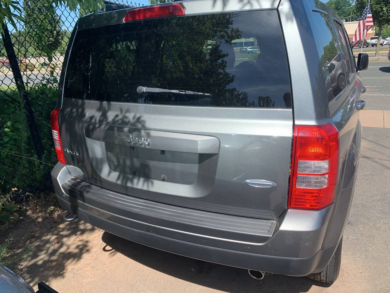 Used 2014 Jeep Patriot Latitude w/ Sun/Sound Group AWD/4WD image 4