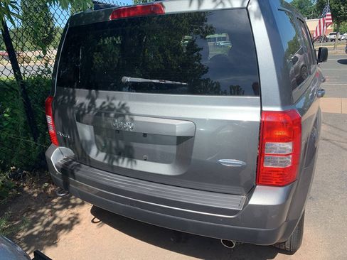 Used 2014 Jeep Patriot Latitude w/ Sun/Sound Group AWD/4WD image 4