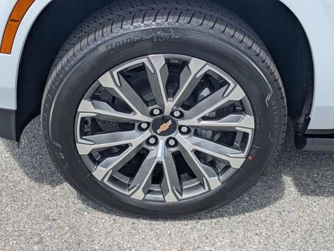 New 2026 Chevrolet Suburban High Country RWD image 12