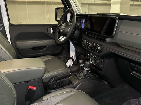 Used 2024 Jeep Wrangler High Altitude AWD/4WD image 13