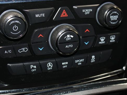 Used 2022 Jeep Grand Cherokee Laredo X image 39