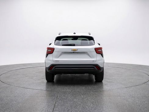 Used 2025 Chevrolet Trax LT FWD image 7
