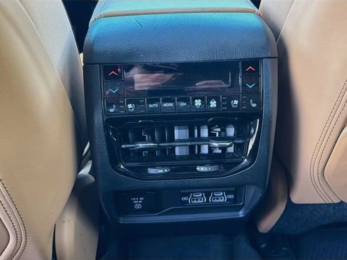 Used 2024 Jeep Grand Cherokee L Summit AWD/4WD image 29