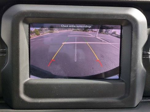 Used 2018 Jeep Wrangler Unlimited Sahara AWD/4WD image 21