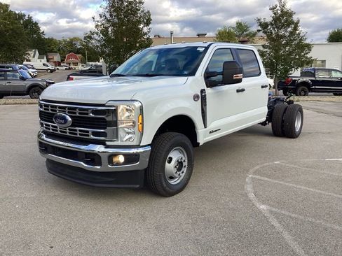 New 2026 Ford F350 XL w/ XL Chrome Package image 3