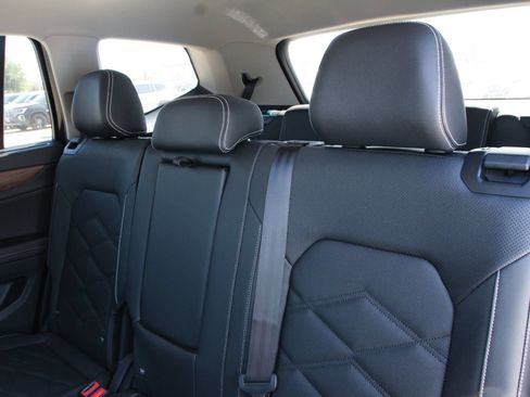 Certified 2026 Volkswagen Atlas SE FWD image 28