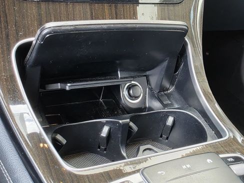 Used 2020 Mercedes-Benz GLC 300 4MATIC image 25