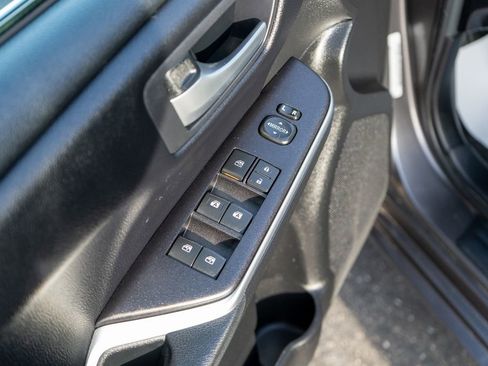 Used 2016 Toyota Camry LE image 16