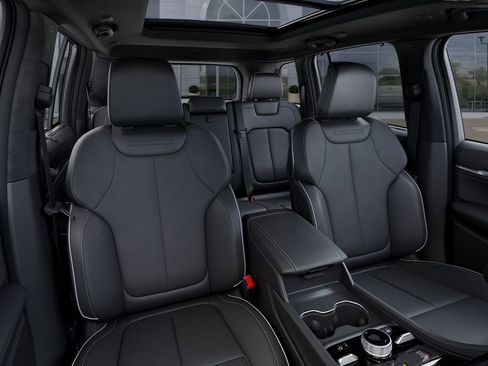 New 2025 Jeep Grand Cherokee Overland AWD/4WD image 16