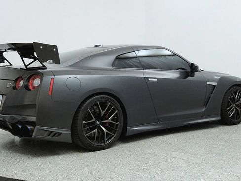 Used 2019 Nissan GT-R AWD/4WD image 5