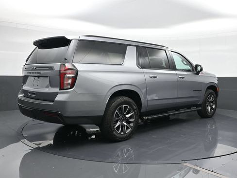Used 2024 Chevrolet Suburban Z71 w/ Luxury Package AWD/4WD image 14