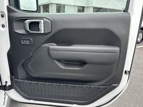 New 2026 Jeep Wrangler Unlimited Rubicon image 17