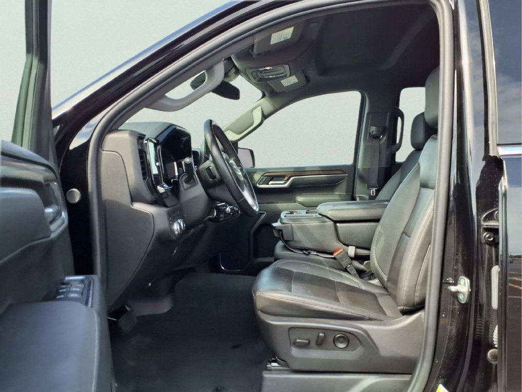 Used 2025 GMC Sierra 1500 SLT AWD/4WD image 16