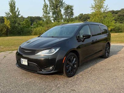 Used 2018 Chrysler Pacifica Touring-L w/ Premium Audio Group
