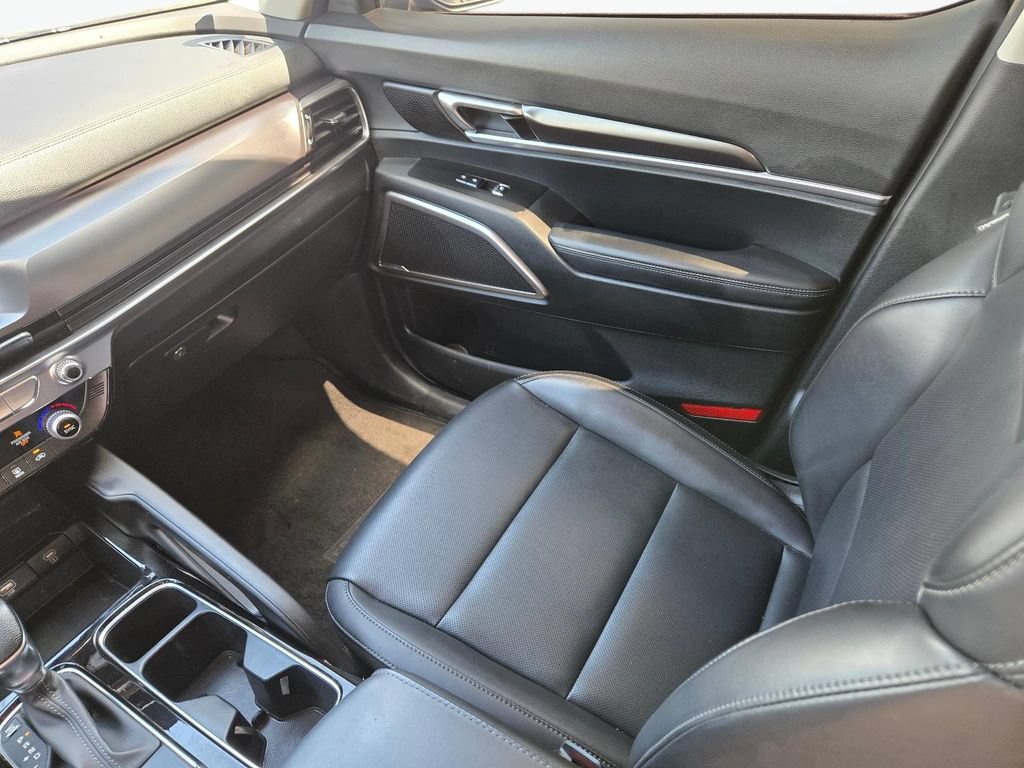Used 2025 Kia Telluride LX FWD image 19