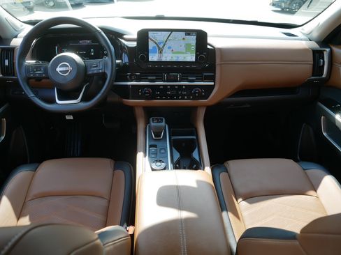 Certified 2025 Nissan Pathfinder Platinum AWD/4WD image 10