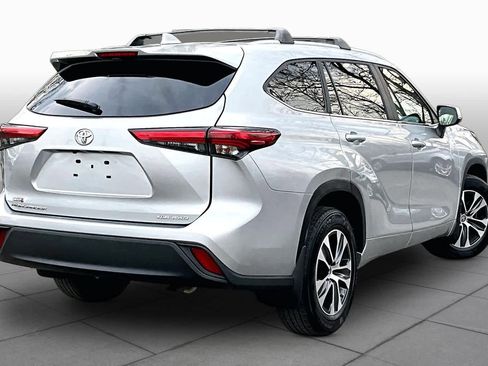 Used 2023 Toyota Highlander XLE image 13