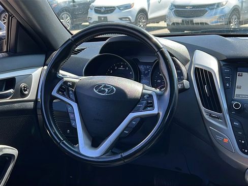 Used 2017 Hyundai Veloster Value Edition image 15