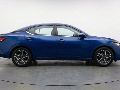Used 2025 Nissan Sentra SV FWD image 11