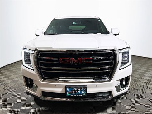 Used 2022 GMC Yukon SLT w/ SLT Premium Package image 3