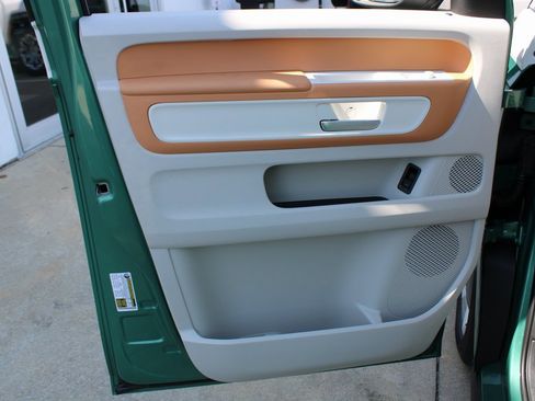 New 2025 Volkswagen ID. Buzz Pro S Plus image 9