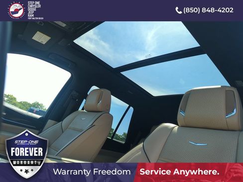Used 2021 Cadillac Escalade Premium Luxury RWD image 28