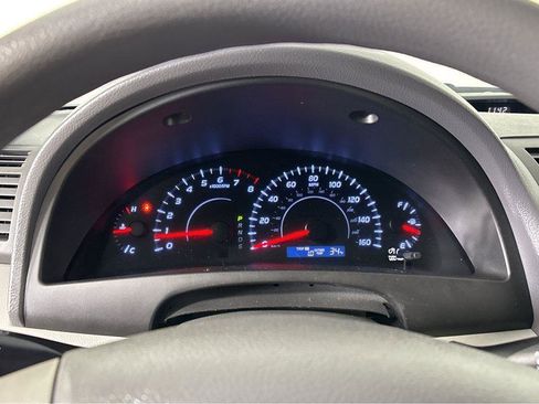 Used 2010 Toyota Camry LE image 5