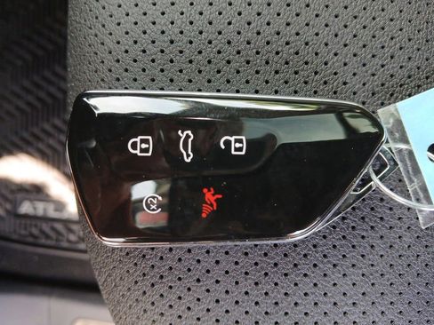 New 2025 Volkswagen Atlas SE image 28