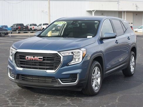 Used 2024 GMC Terrain SLE image 2